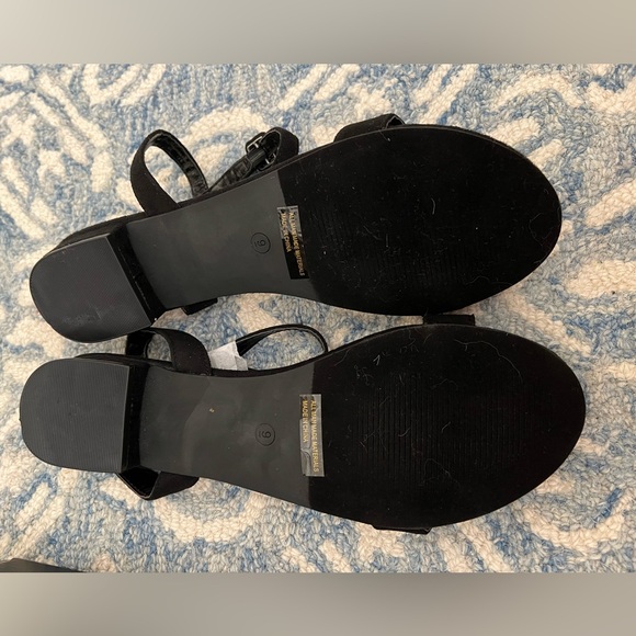 NWT Darryian Black Suede Ankle Strap Sandals - Picture 4 of 8